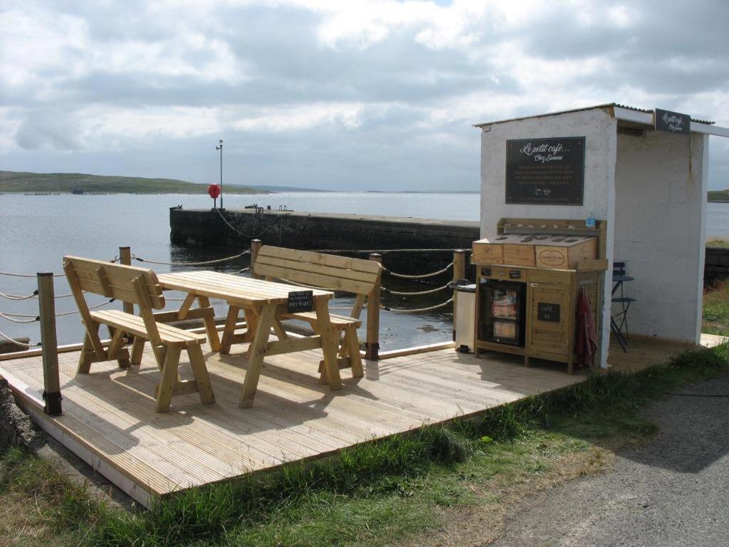 The Uyeasound Old Pier Cottage Belmont  Exteriör bild